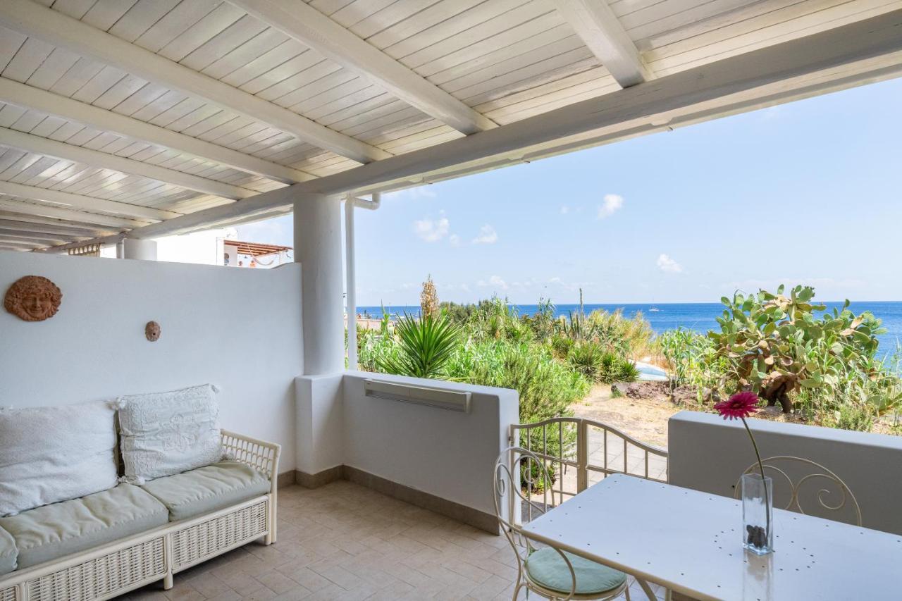 Villa Ginestra Sulla Spiaggia Di Стромболи Екстериор снимка
