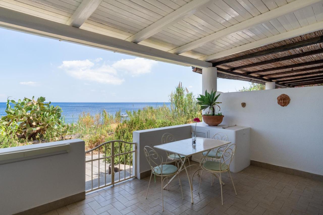 Villa Ginestra Sulla Spiaggia Di Стромболи Екстериор снимка
